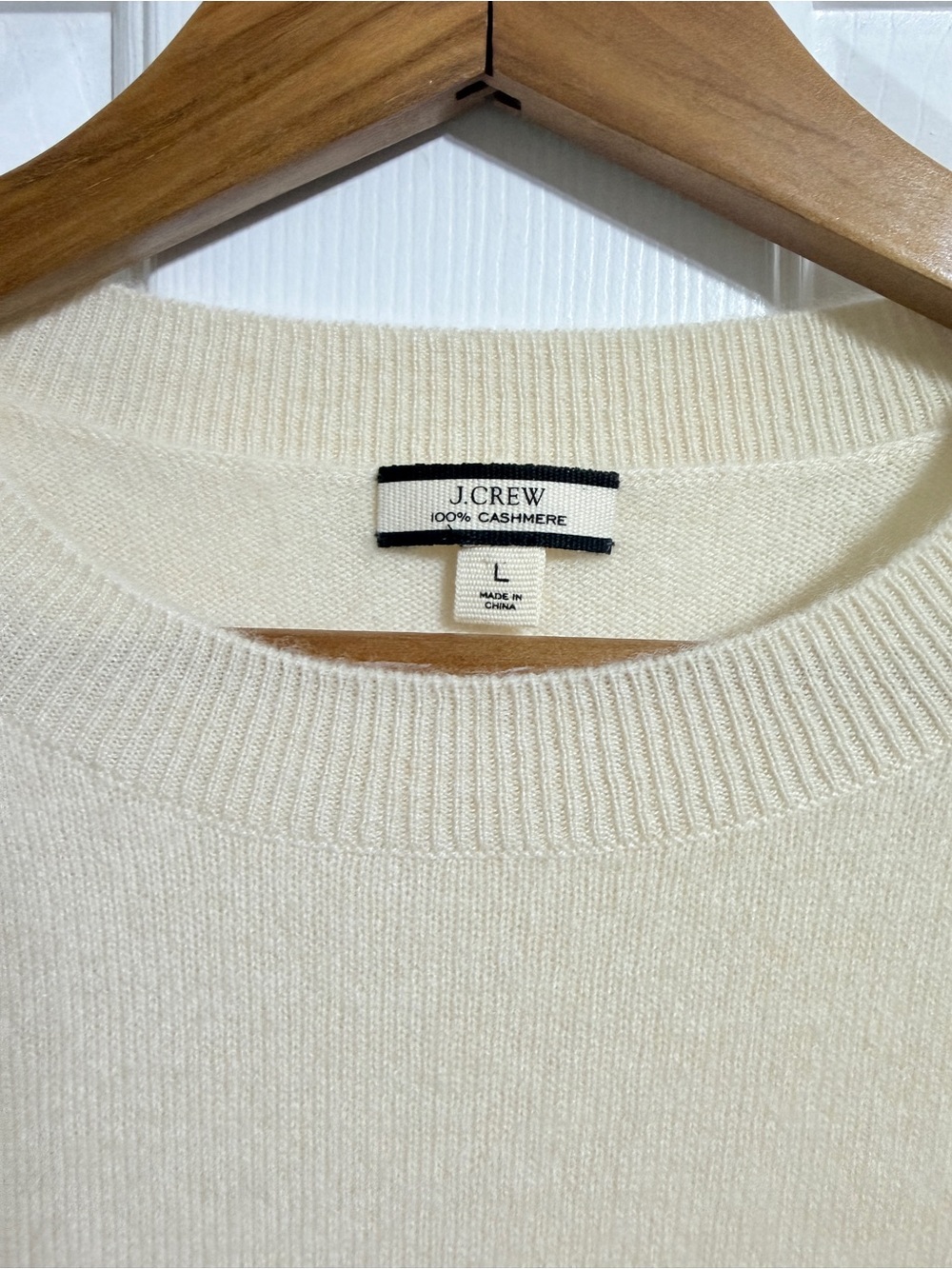 J.Crew 100% Cashmere classic-fit crewneck cream off-white sweater size large - Picture 5 of 7